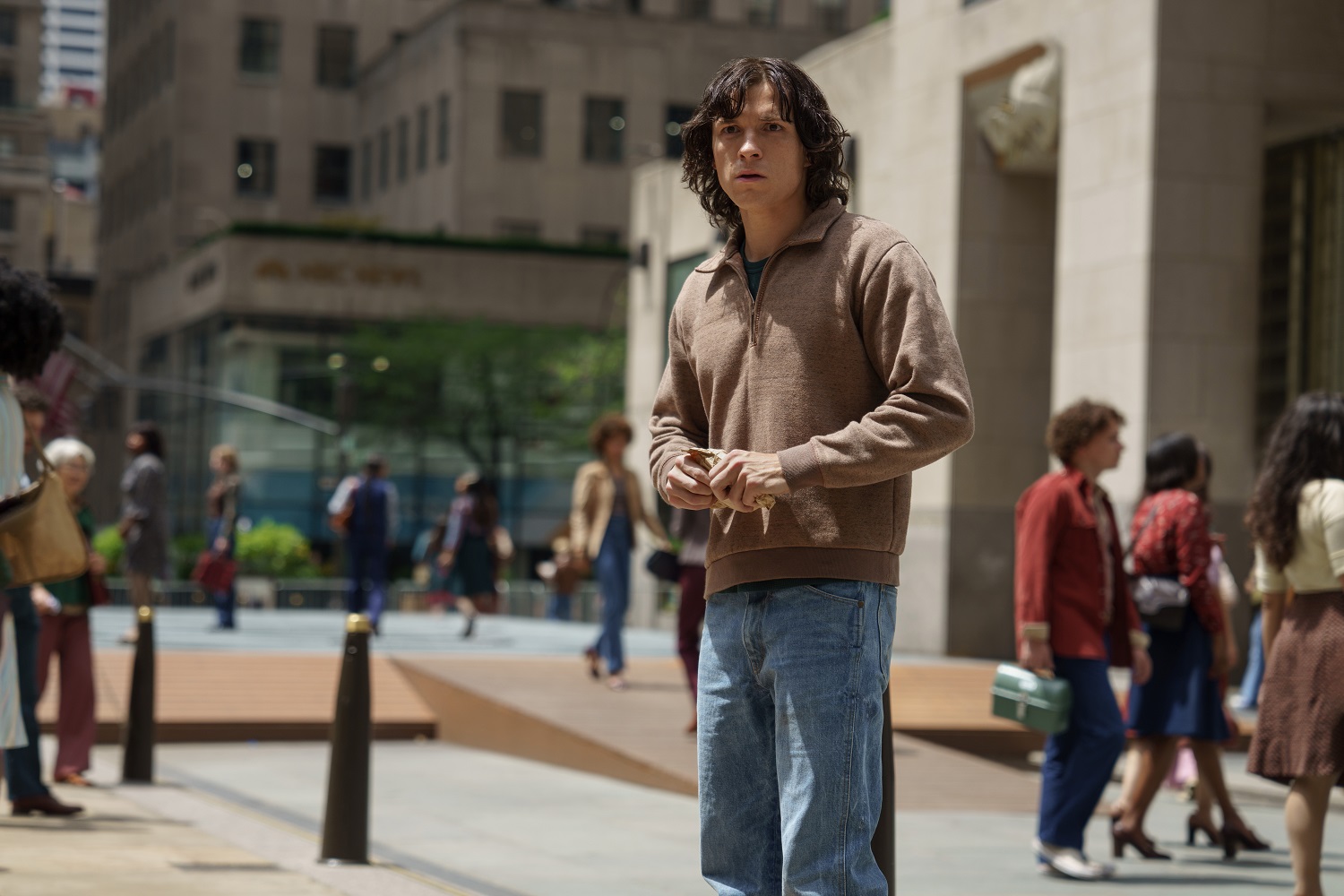 Apple Tv+ le serie tv a Giugno 2023: arrivano The Crowded Room con Tom Holland e Hijack con Idris Elba