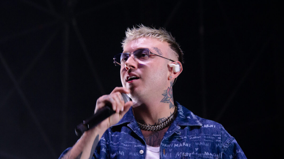 Lazza a Collisioni 2023, 7 luglio: la scaletta del concerto, orario, apertura cancelli (Geolier e Ernia si esibiranno prima di lui)