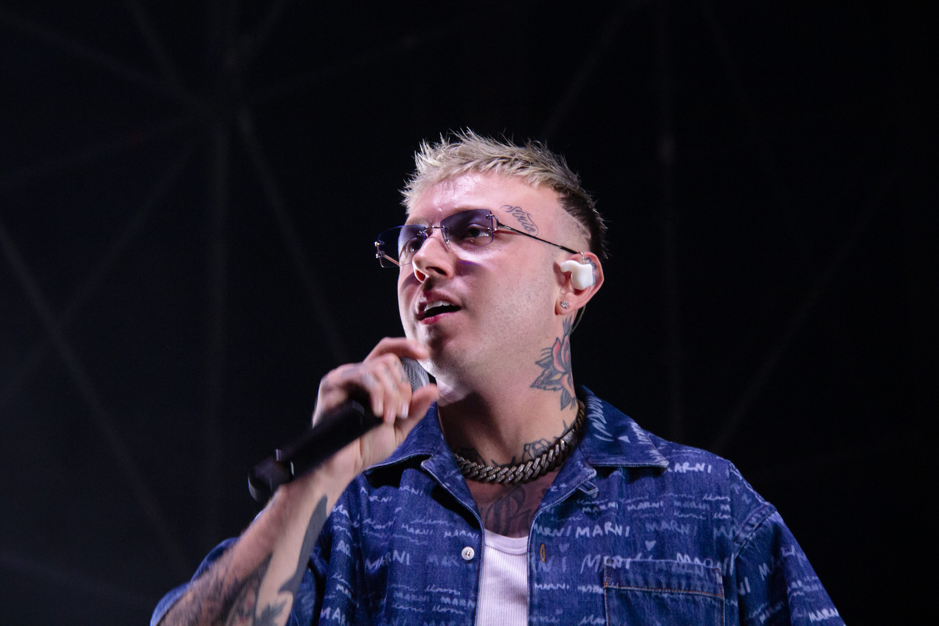 Lazza a Collisioni 2023, 7 luglio: la scaletta del concerto, orario, apertura cancelli (Geolier e Ernia si esibiranno prima di lui)