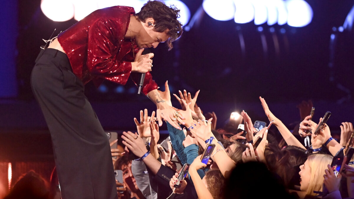 Harry Styles, Campovolo, 22 luglio 2023: la scaletta del concerto, mappa, orario e parcheggio