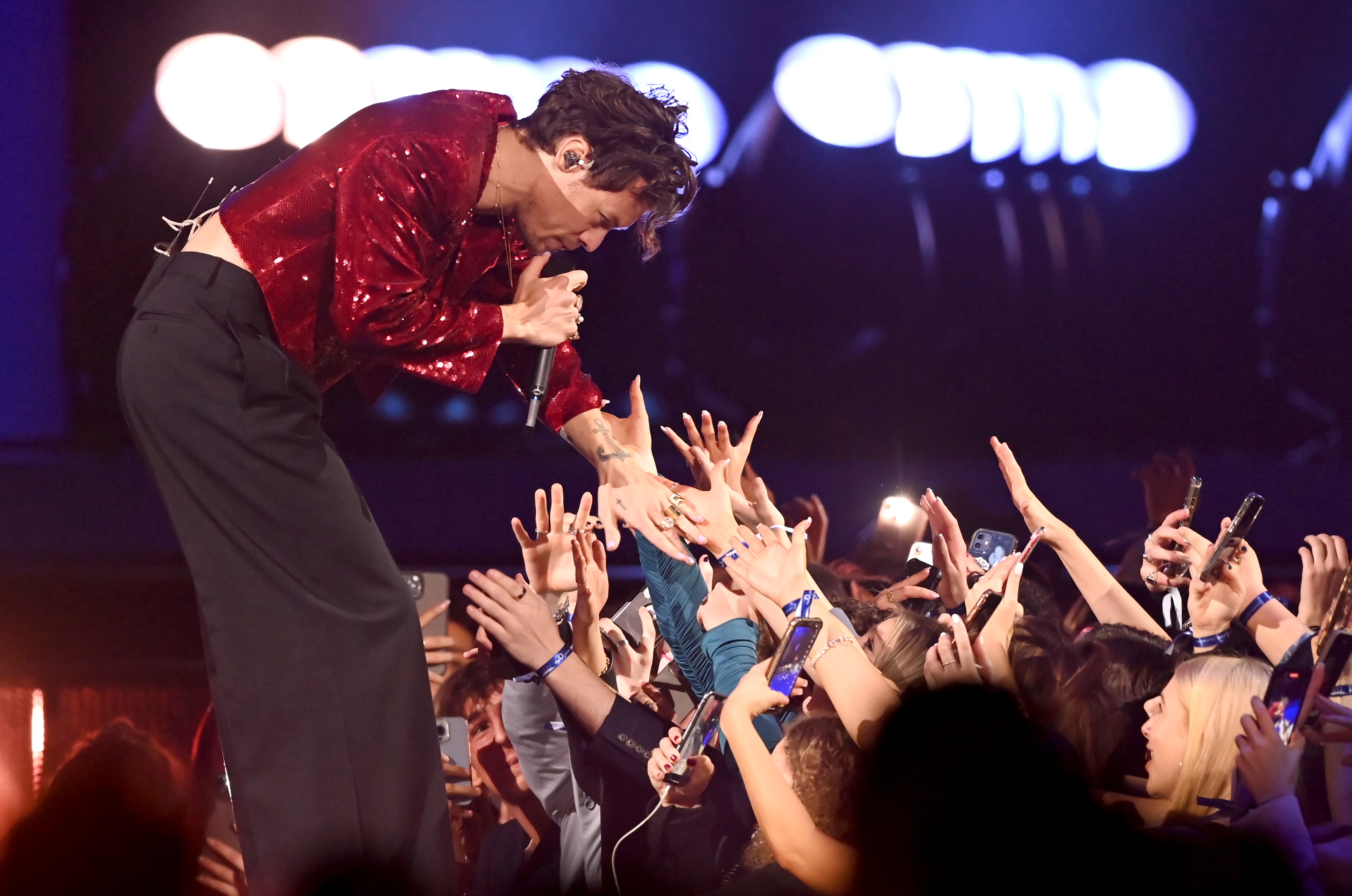 Harry Styles, Campovolo, 22 luglio 2023: la scaletta del concerto, mappa, orario e parcheggio