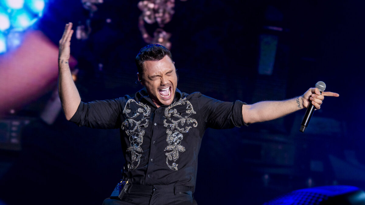 Tiziano Ferro: “Poco prima di iniziare il tour mi hanno diagnosticato un nodulo a una corda vocale”