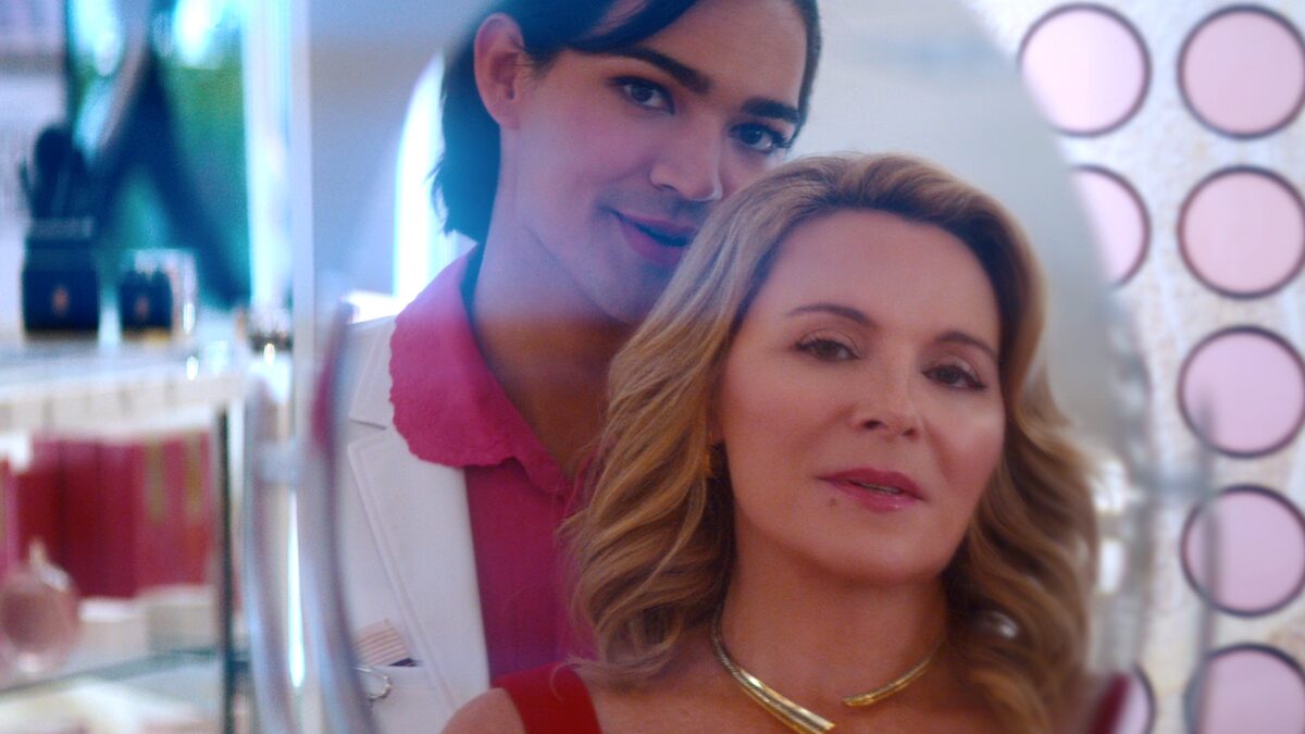 Glamorous, su Netflix una serie inclusiva e queer ma che sa troppo di storie già raccontate dalla tv lineare