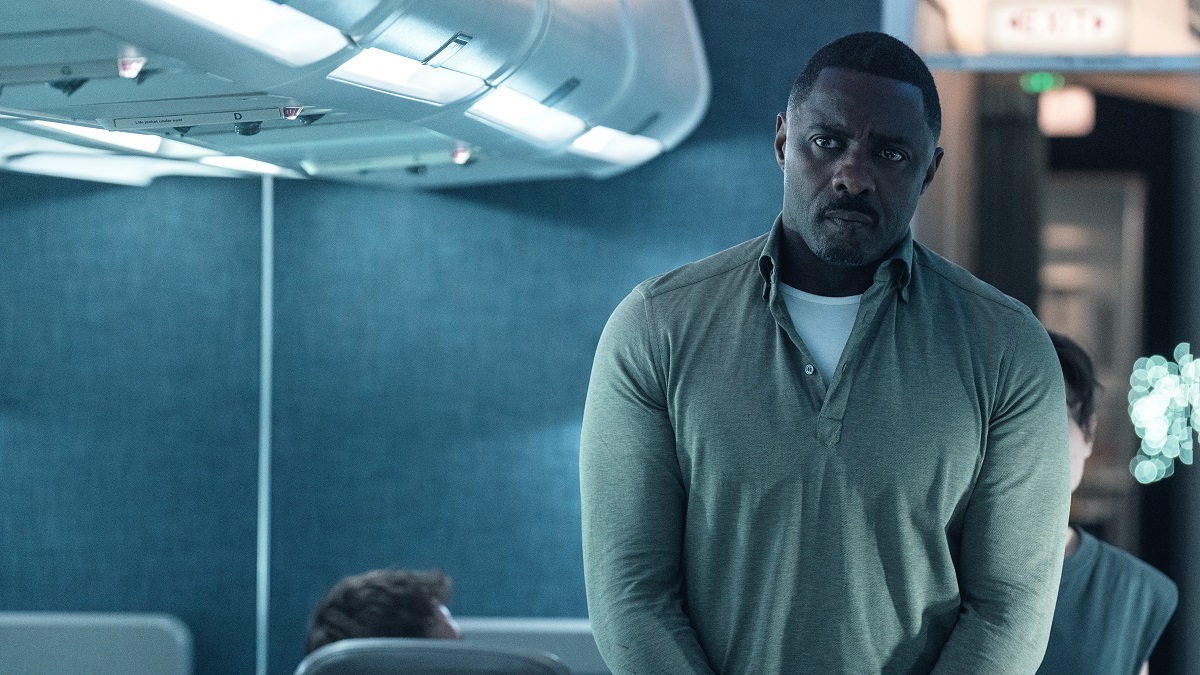 Hijack le foto della serie tv Apple Tv+ con Idris Elba