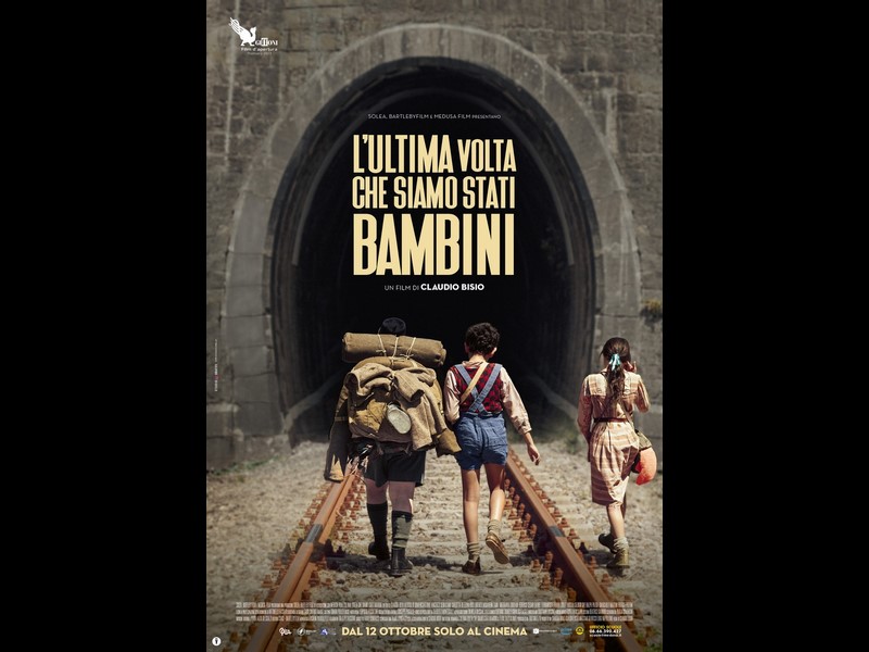 L’ultima volta che siamo stati bambini: poster ufficiale dell’esordio alla regia di Claudio Bisio