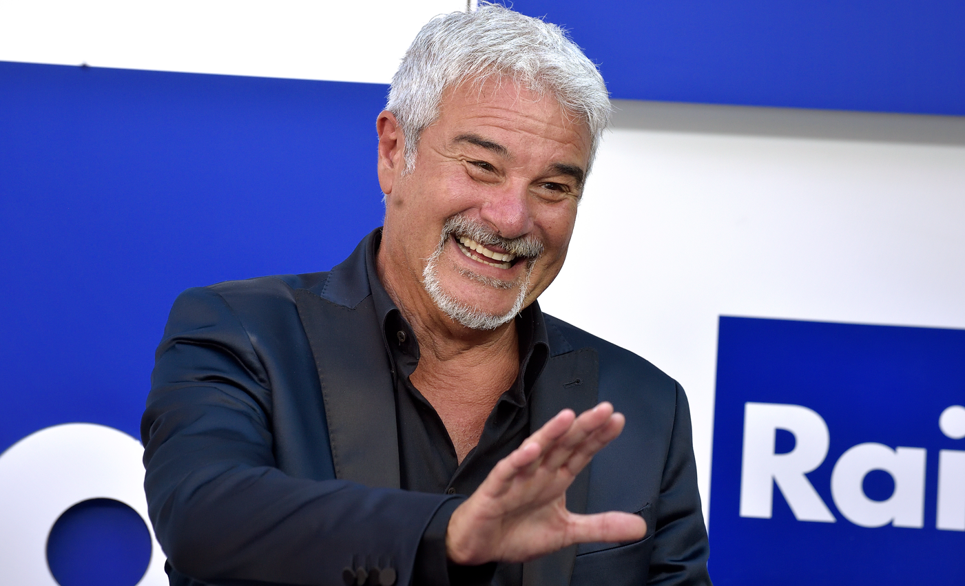 Pino Insegno a TvBlog: “Niente scuse ad Ainett Stephens, oggi l’ho sentita e le ho detto di non prendersela…”