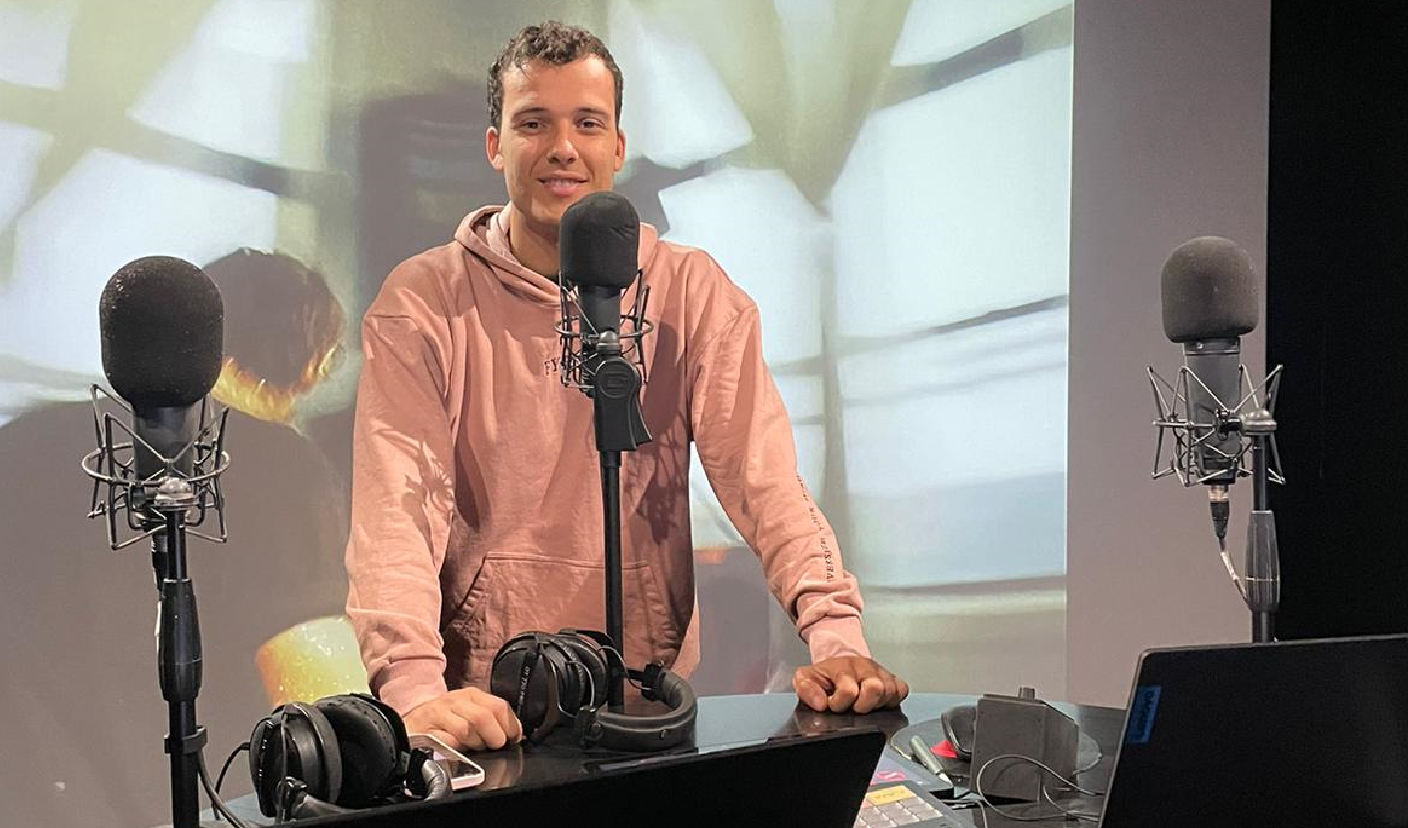 Edoardo Donnamaria: “Sì, faccio sul serio con la musica (e prenderò lezioni di canto). Antonella Fiordelisi ispira i miei pezzi”