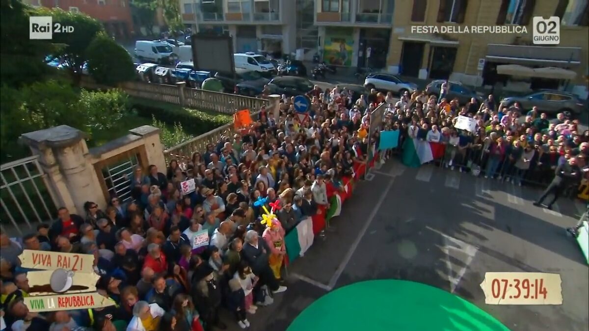 “Viva Rai 2! di Fiorello sporca Via Asiago” dicono i residenti. La Rai reagisce