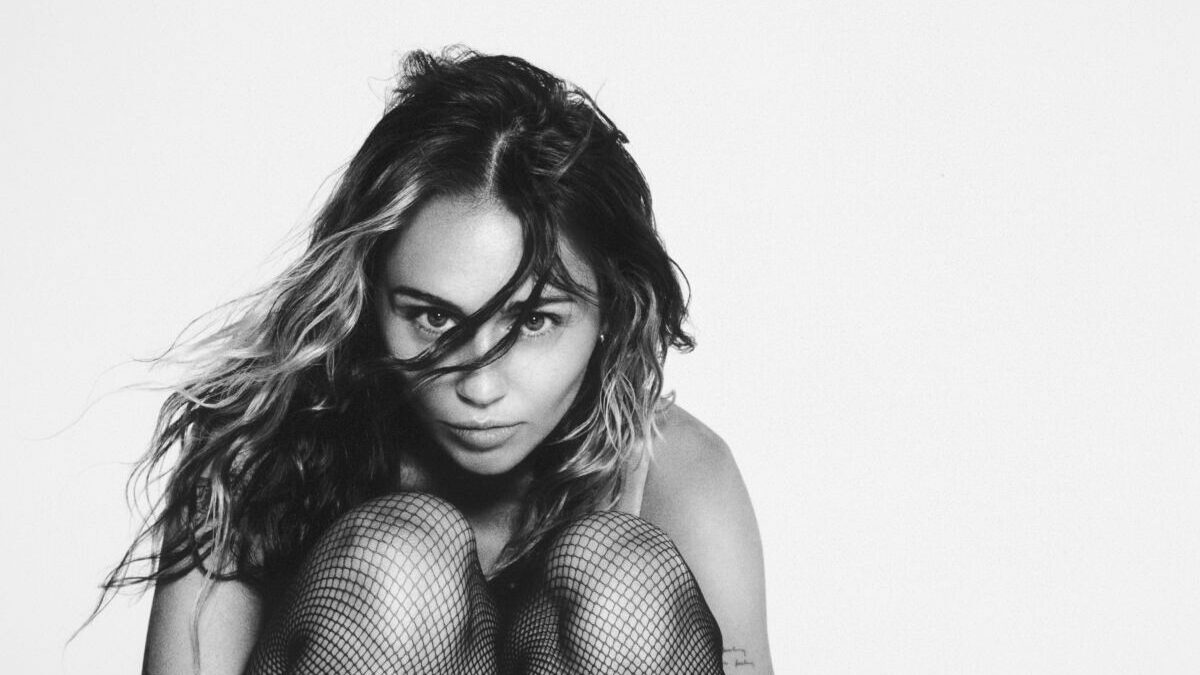 Used to be young, Miley Cyrus: traduzione, testo e significato della canzone (video)