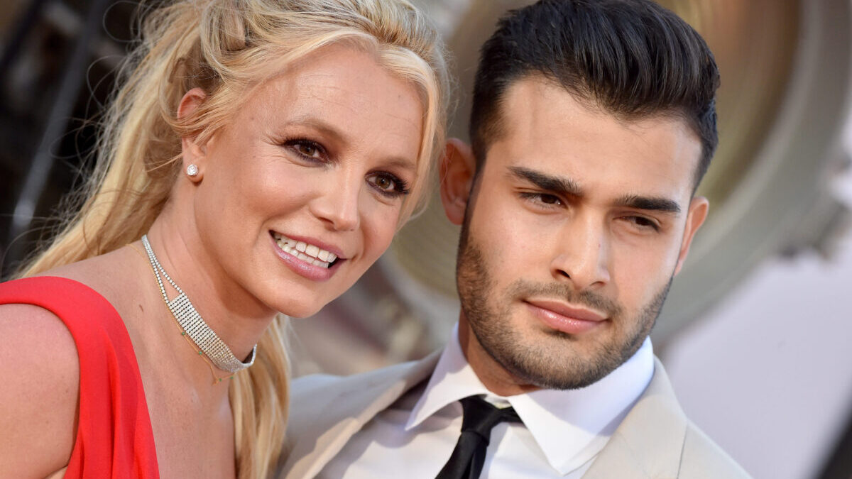 Britney Spears divorzia da Sam Asghari? E la cantante è stata immortalata senza la fede…