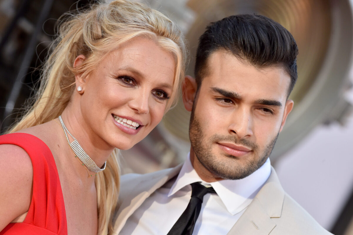 Britney Spears divorzia da Sam Asghari? E la cantante è stata immortalata senza la fede…
