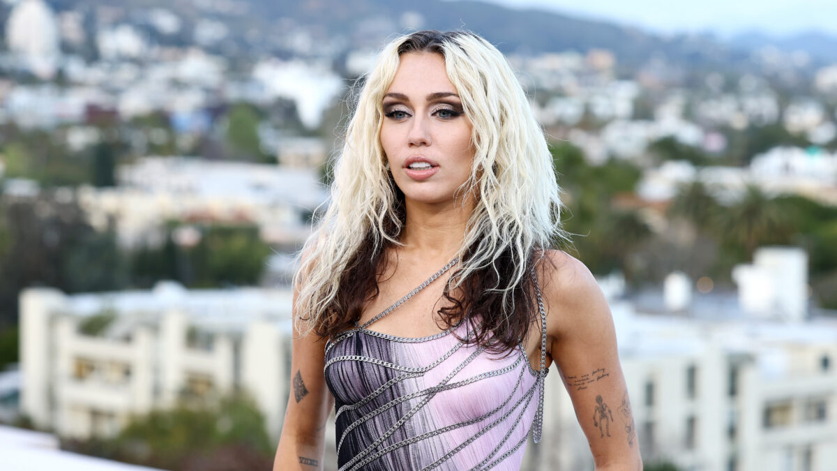 Miley Cyrus, niente tour in programma: “Cancella la mia umanità e la mia connessione”