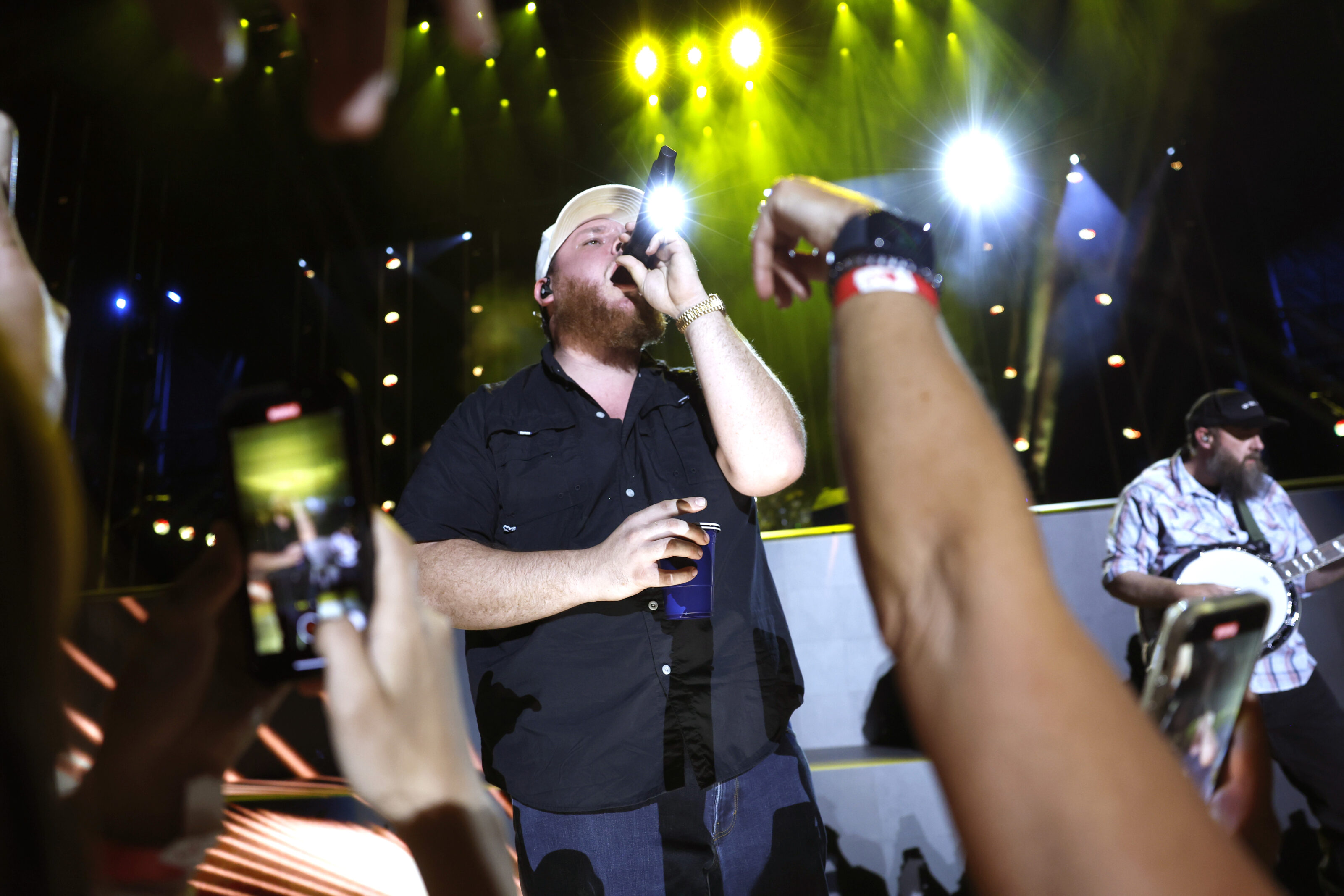 Fast car, Luke Combs: traduzione, testo e significato della cover, un successo in America