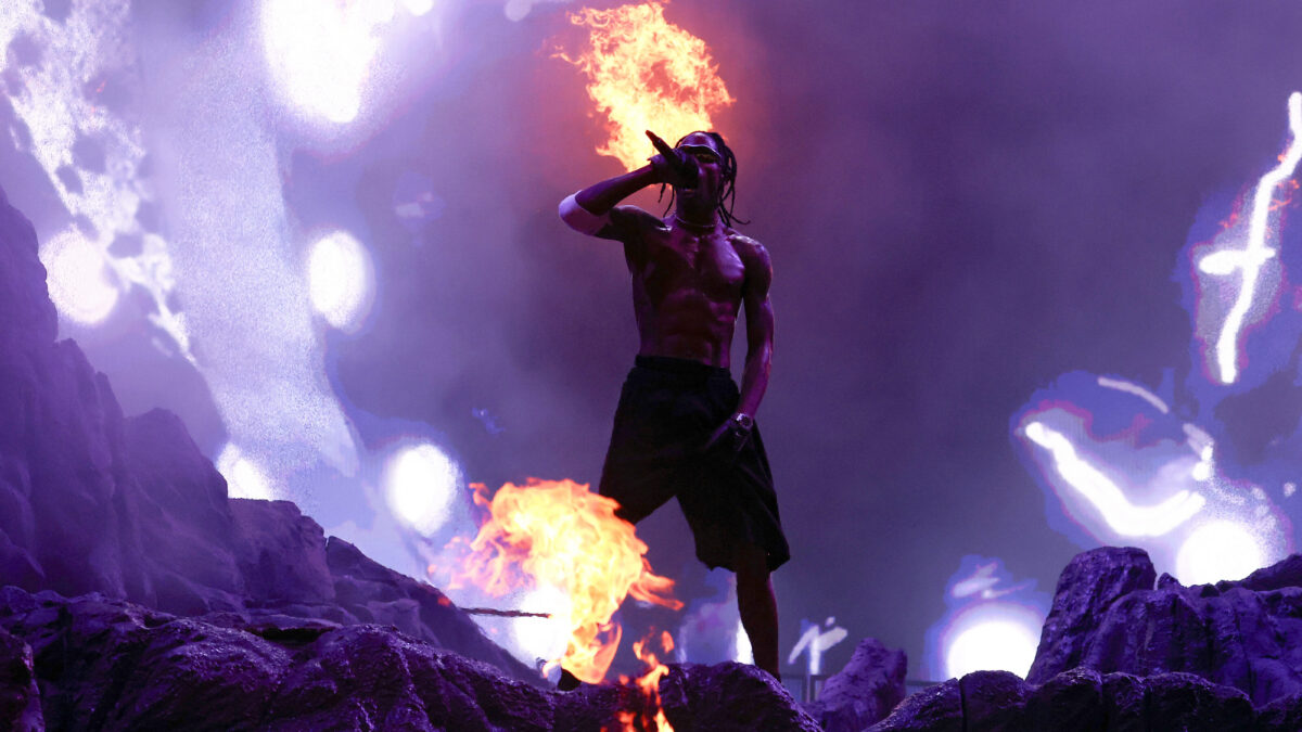Travis Scott, il concerto al Circo Massimo è una notizia internazionale (anche per il ‘terremoto’ e lo spray al peperoncino)