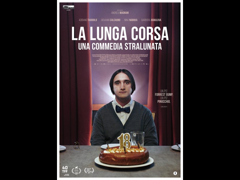 La lunga corsa: foto e poster della commedia di Andrea Magnani (Al cinema dal 24 agosto)