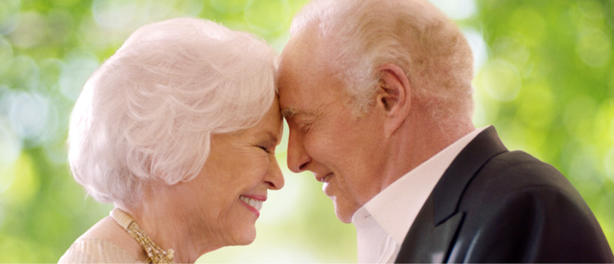 Stasera in tv: “Queen Bees – Emozioni senza età” con James Caan su Rai 1