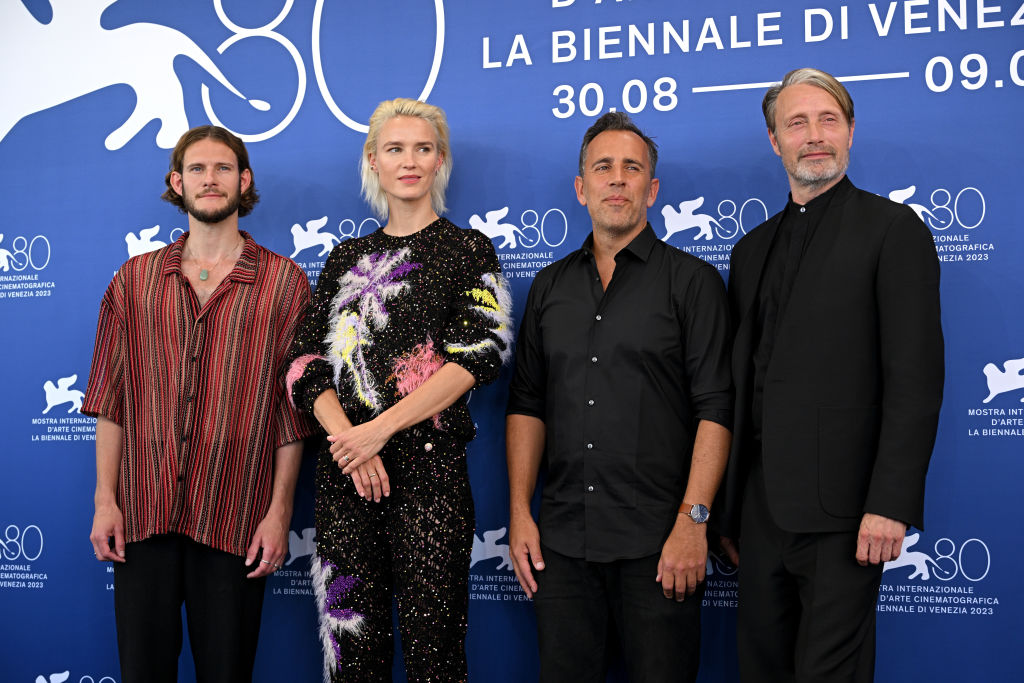 Venezia 80, Bastarden: video “red carpet” del film “The Promised Land” con Mads Mikkelsen