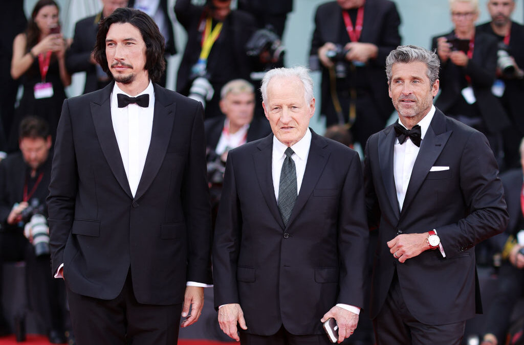 Venezia 80, Ferrari: video “red carpet” con Adam Driver, Michael Mann e Patrick Dempsey