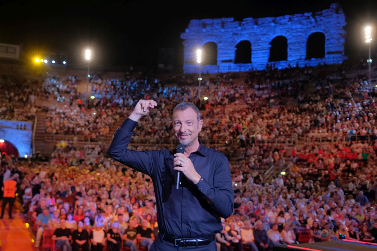 Arena Suzuki dai 60 ai 2000, prima serata: tutti i cantanti e le esibizioni