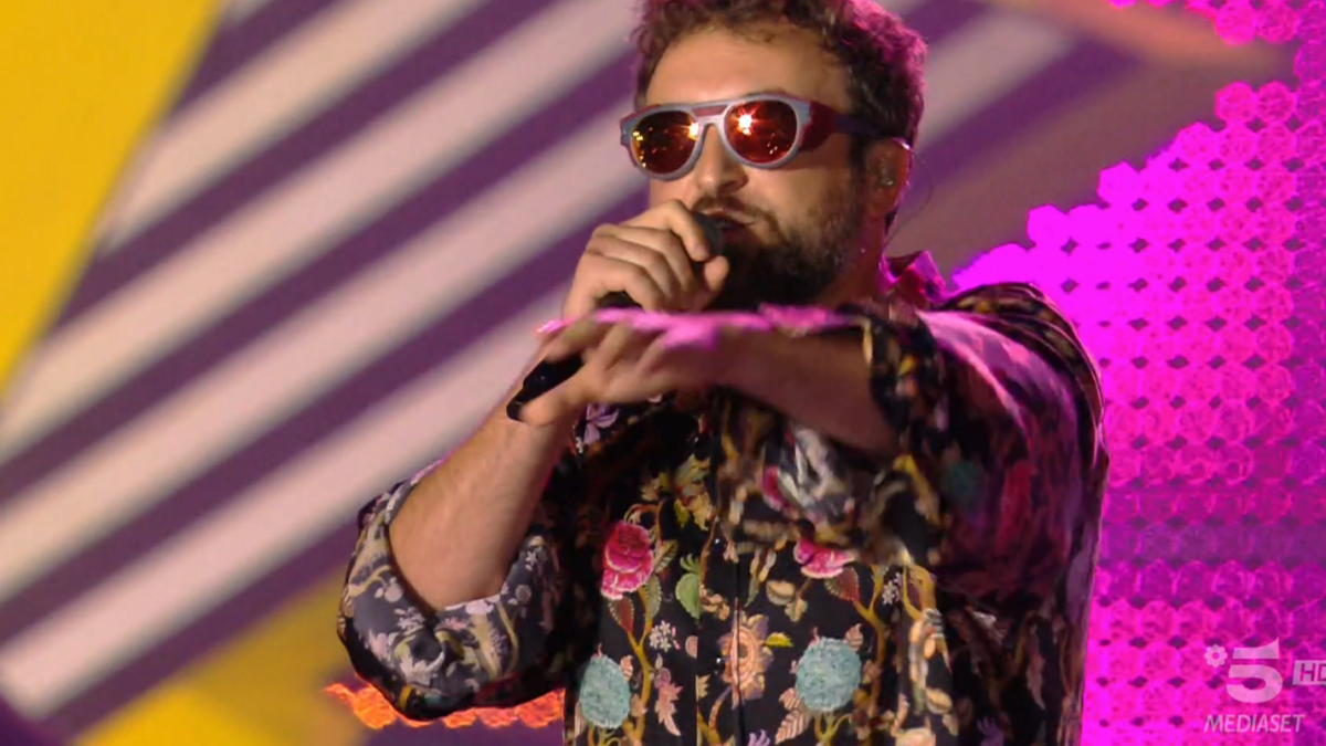 Dargen D’Amico a Sanremo 2024 con Onda Alta
