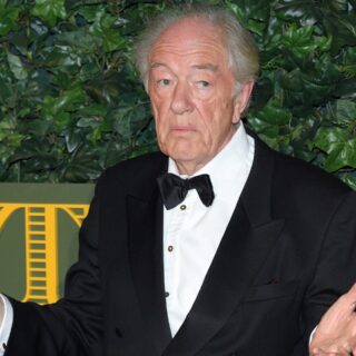 ‘attore britannico noto per il ruolo di Albus Silente nella saga di Harry Potter (10)