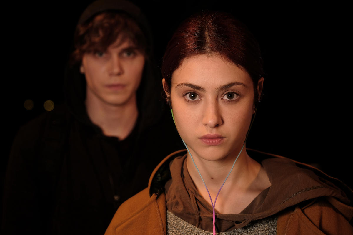 Le foto di Eppure cadiamo felici, la serie tv su RaiPlay