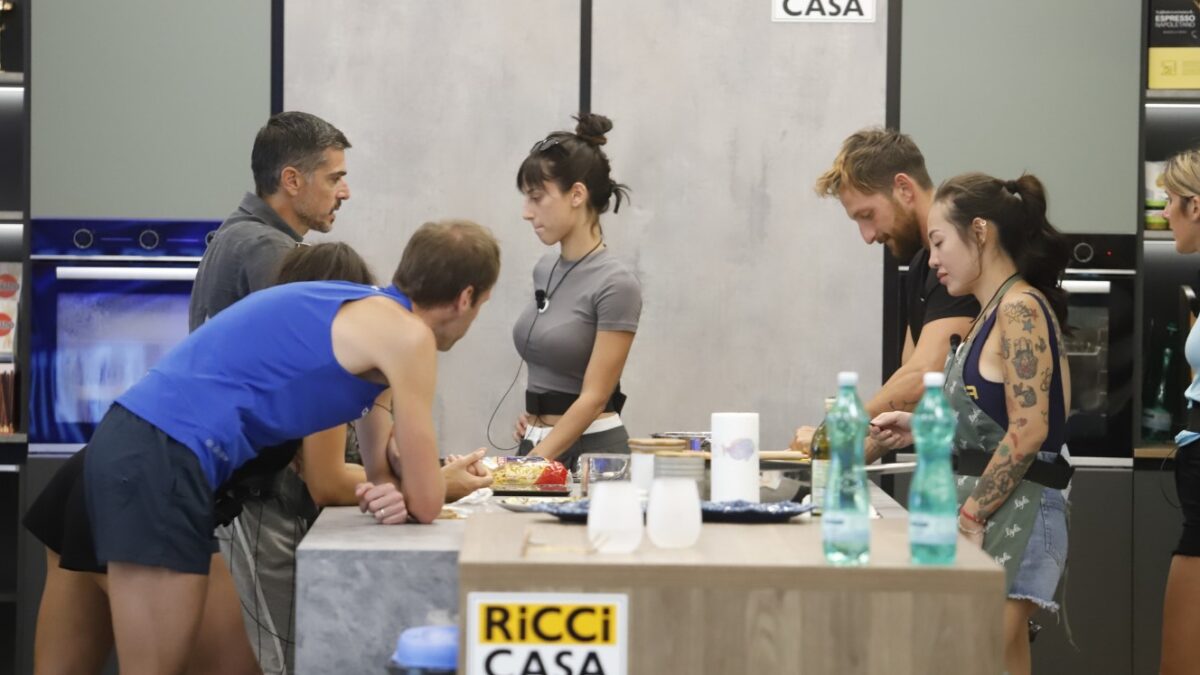 Grande Fratello 2023, la gaffe di Rosy Chin sugli uomini cinesi: “E’ una cosa di anatomia” (video)