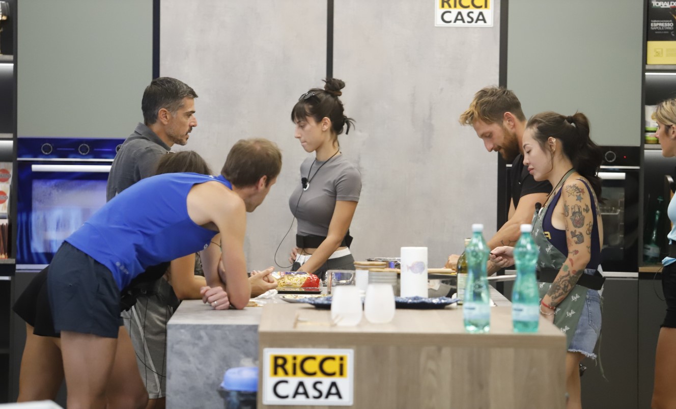 Grande Fratello 2023, la gaffe di Rosy Chin sugli uomini cinesi: “E’ una cosa di anatomia” (video)
