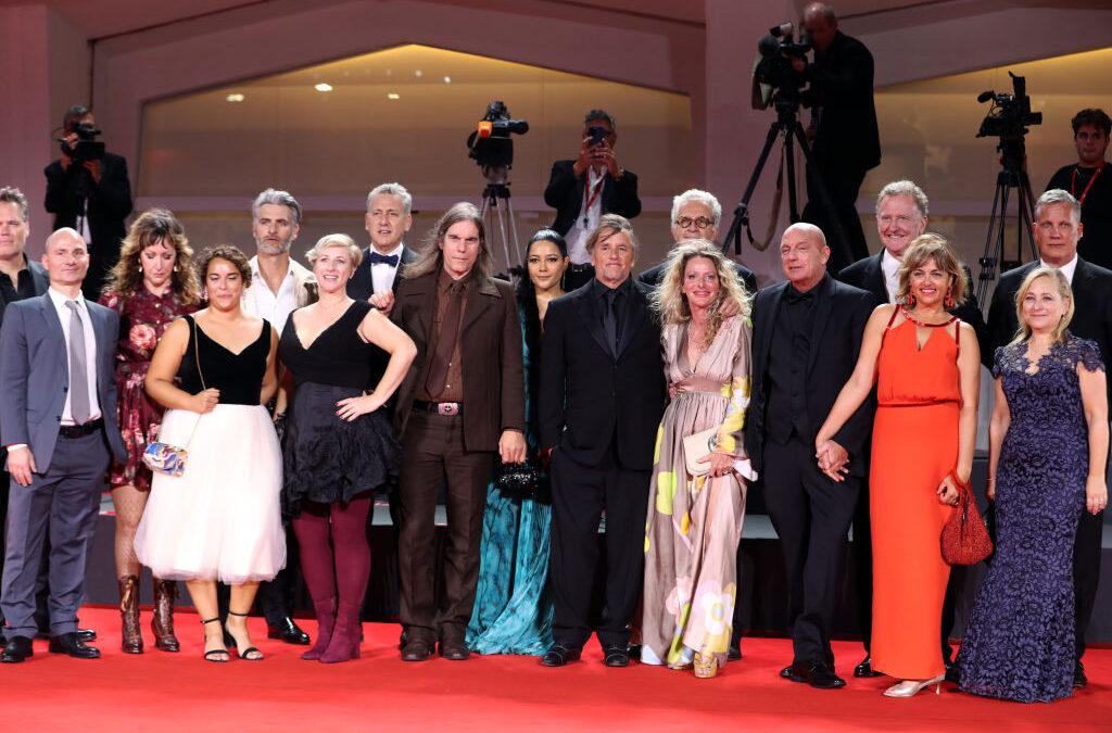 Hit Man: video “red carpet” del film di Richard Linklater Fuori Concorso a Venezia 80