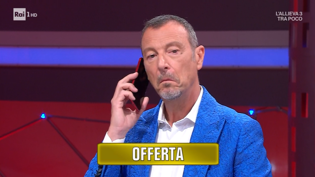 Affari tuoi e la destrezza di Amadeus tra fortuna, rumori e imprevisti