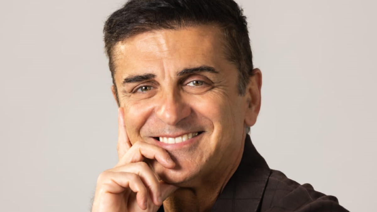 Il cacciatore di sogni, nuova stagione dal 20 novembre su Rai3 con Bocelli, Banfi ed Elio (Anteprima TvBlog)