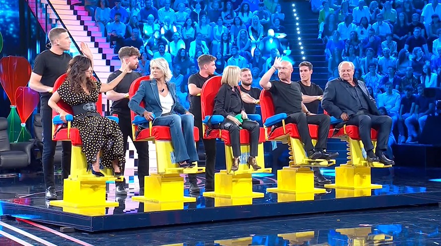 Ascolti tv sabato 30 settembre 2023: Tu si que vales 3.9 mln (30.3%), Tutti giocano a Reazione a catena 2.1 mln (15.2%)