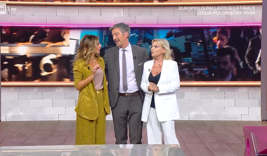 Unomattina in Famiglia, un programma a più voci che punta a rassicurare (e Tiberio Timperi diventa l’ospite ‘imprevedibile’)