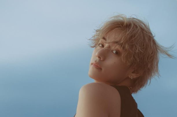Slow Dancing, V dei BTS: traduzione, testo, video, ascolta la canzone (già record) dall’album solista “Layover”