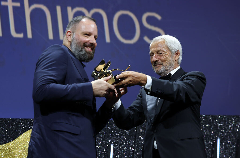 Venezia 80, vincitori: Leone d’oro a “Povere creature!” di Yorgos Lanthimos, miglior regista Matteo Garrone per “Io Capitano”