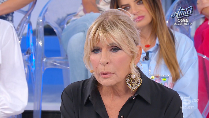 Uomini e Donne, puntata 24 ottobre 2023: bacio tra Maurizio ed Elena, Gemma conosce Bruno
