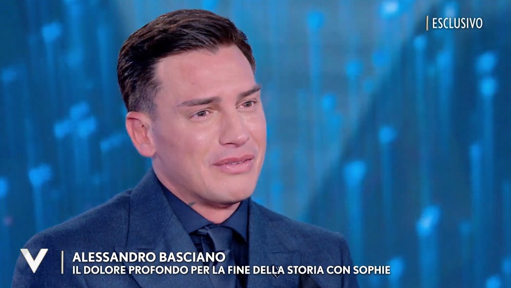 Alessandro Basciano a Verissimo: “Sophie Codegoni? Ho perso 9 chili, non ci sto con la testa. Non può finire così” (video)