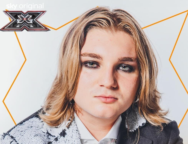 Chi è Gaetano De Caro, il cantante nella squadra di Ambra a X Factor 2023