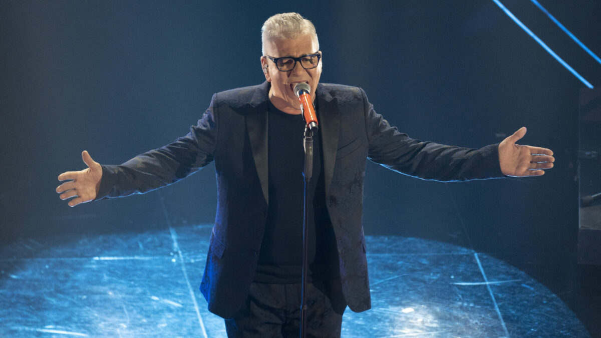Una rosa blu, Michele Zarrillo: testo, ascolta la canzone