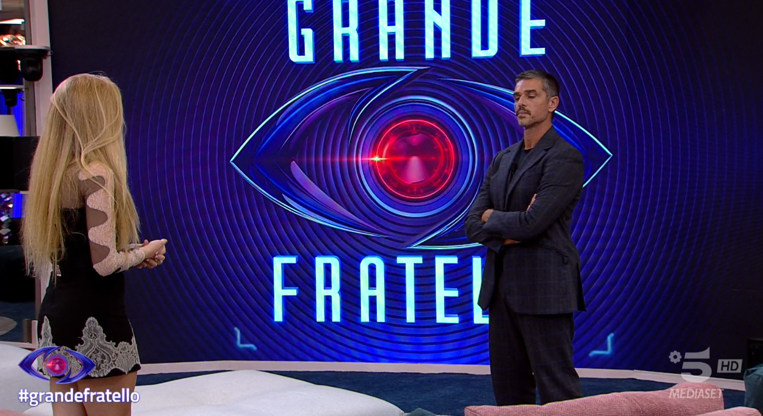 Grande Fratello 2023, riassunto puntata del 23 dicembre: Grecia, Perla e Monia in nomination