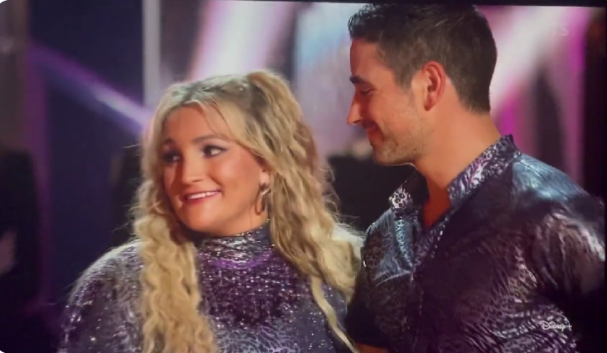Britney Spears, la sorella Jamie Lynn eliminata a “Ballando con le stelle”. E i fan della cantante gioiscono