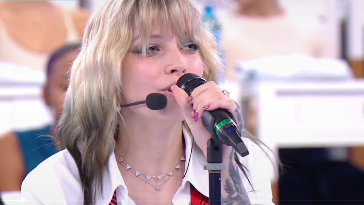 Testo e significato di Mercoledì mai di Mew, inedito cantato ad Amici 2023 (video)
