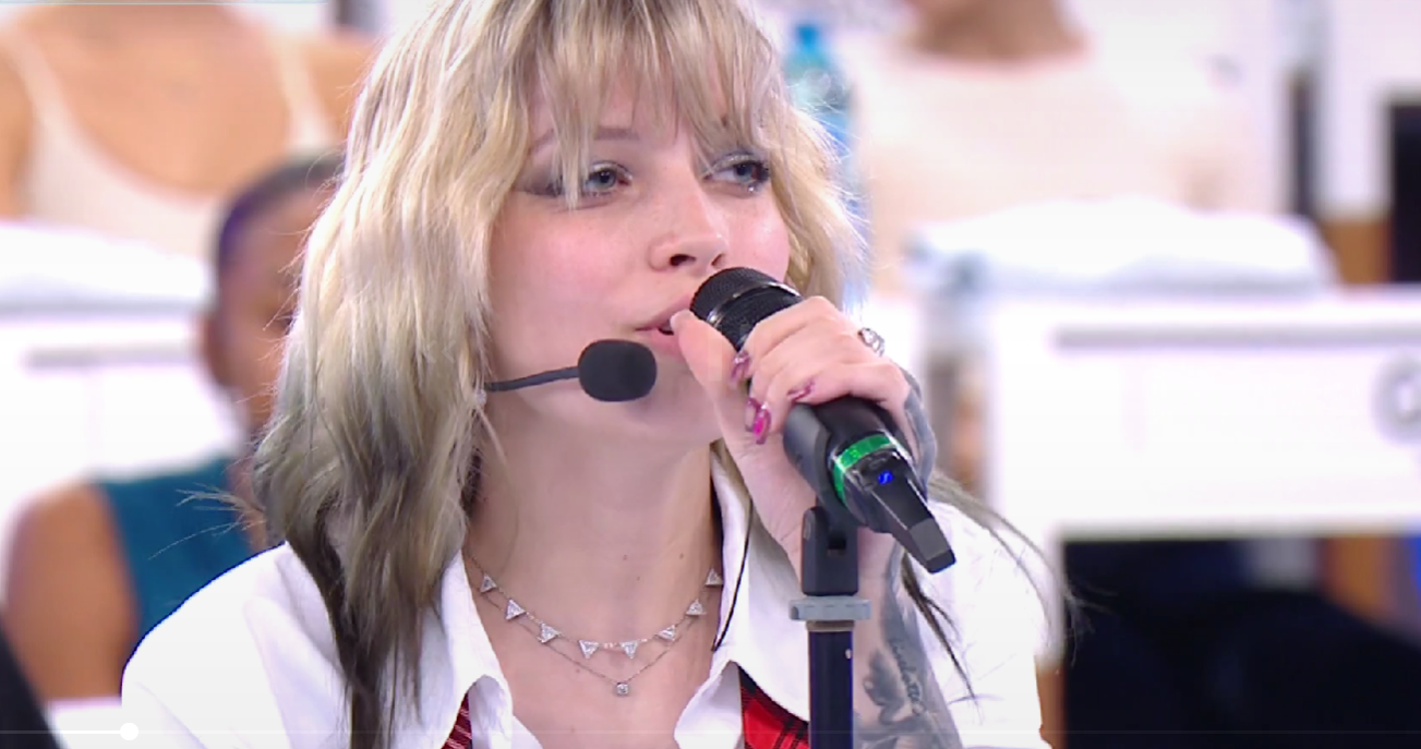 Testo e significato di Mercoledì mai di Mew, inedito cantato ad Amici 2023 (video)