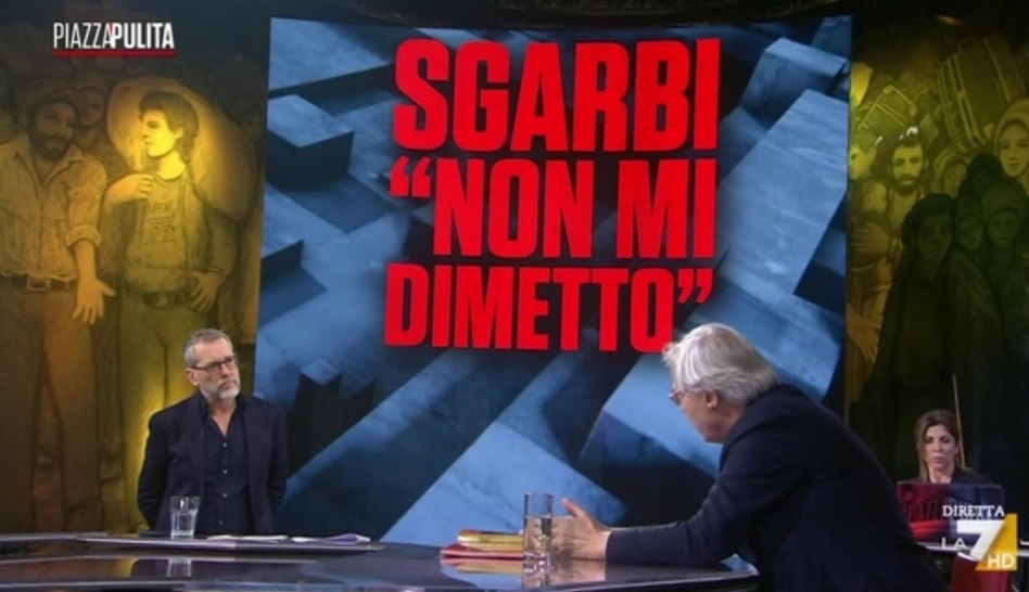 Piazzapulita, Sgarbi si difende sulle consulenze retribuite: “Io pagato solo da aziende private”