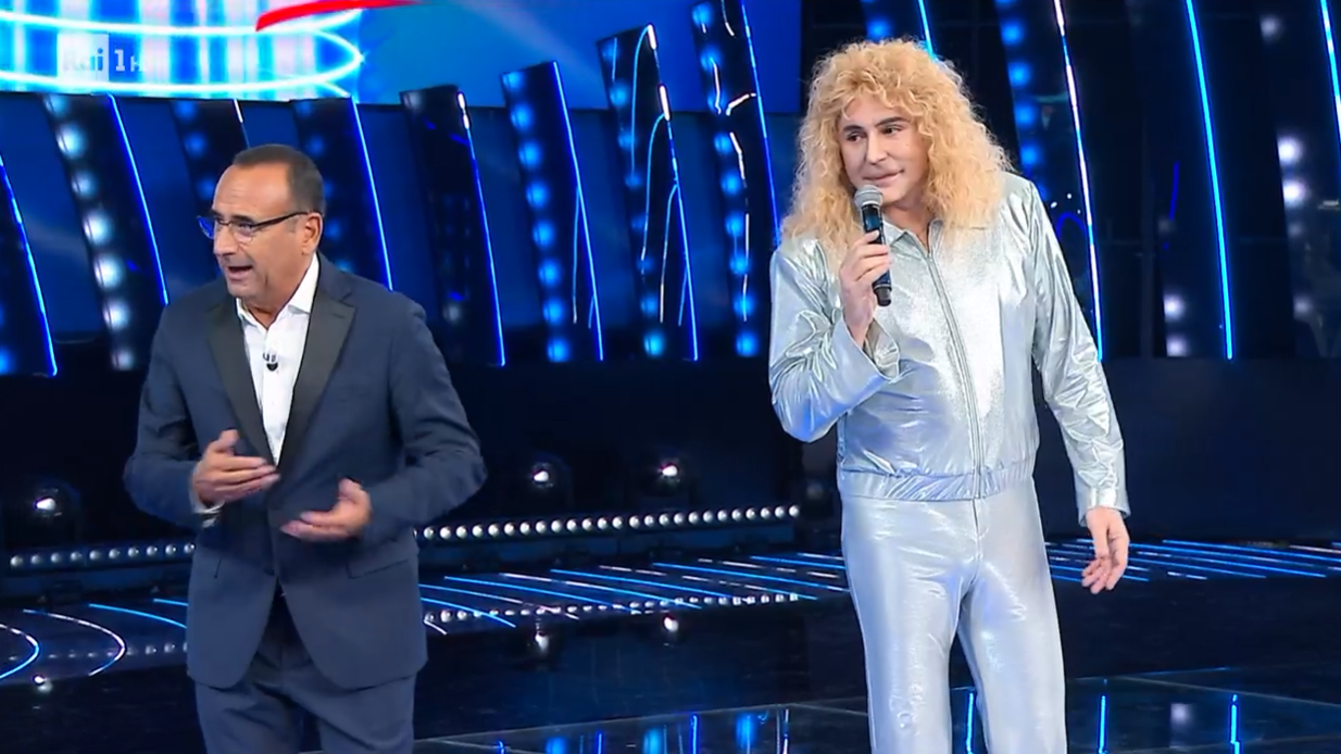 Tale e quale show: per Scialpi non solo la raucedine, ora pure l’infortunio al piede