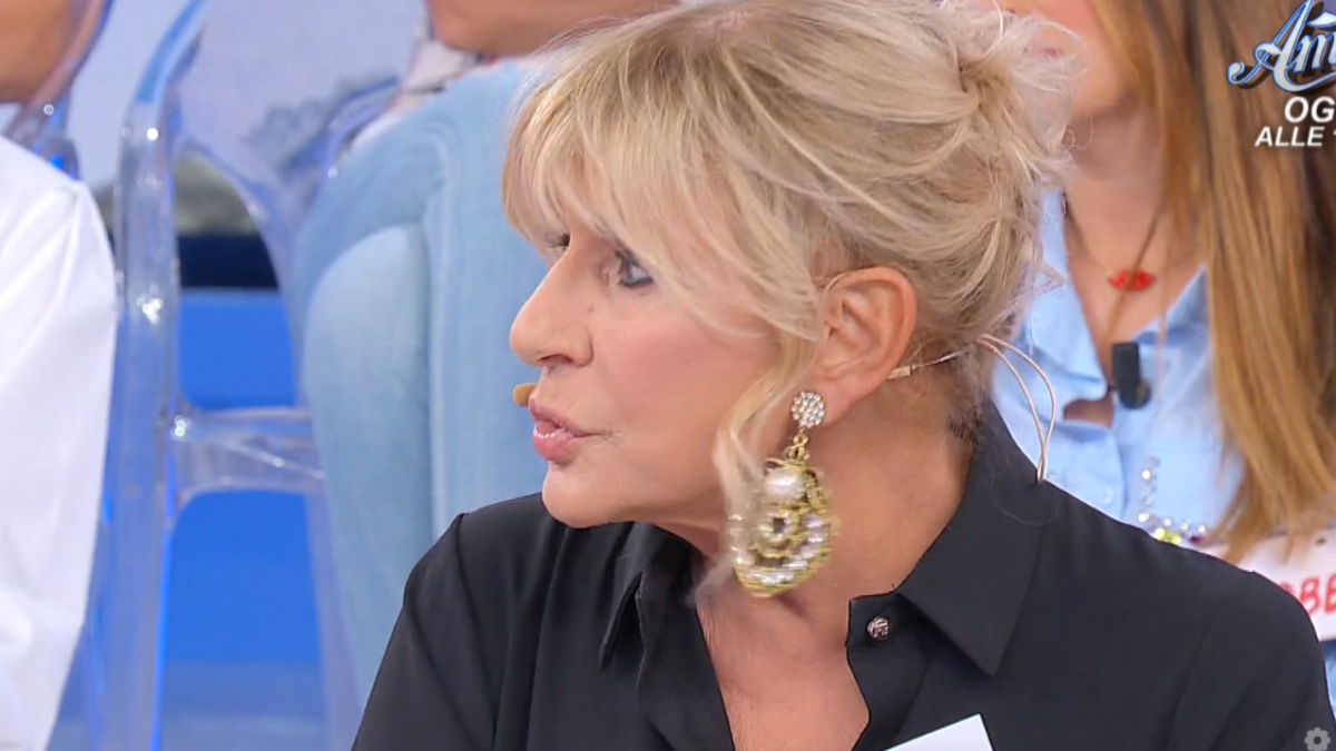 Uomini e Donne, puntata oggi 19 ottobre 2023: Gemma distrutta per Maurizio, lite Brando-Beatriz