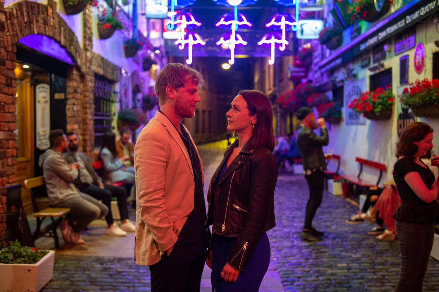 The Lovers su Sky e NOW, una rom-com sfacciata, scorretta e perfettamente contemporanea :trama, cast e recensione