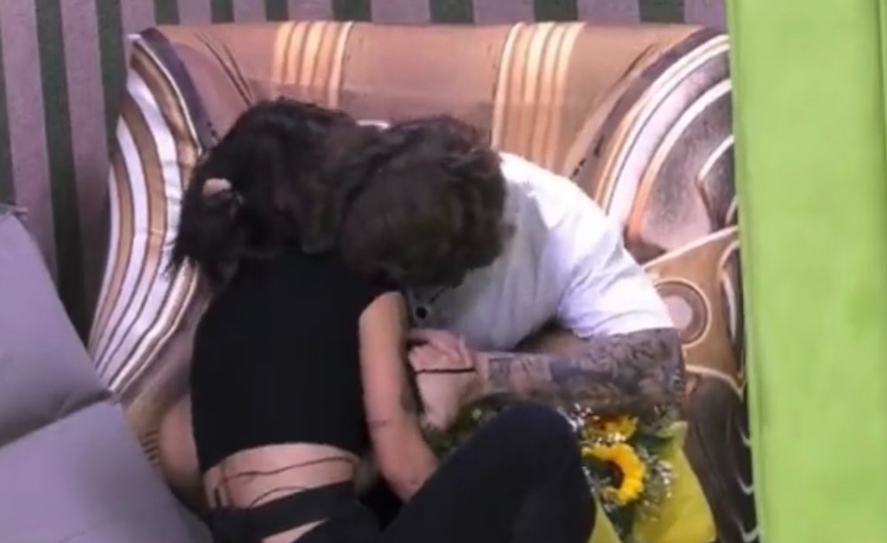 Grande Fratello 2023: il bacio tra Letizia Petris e Paolo Masella (video)