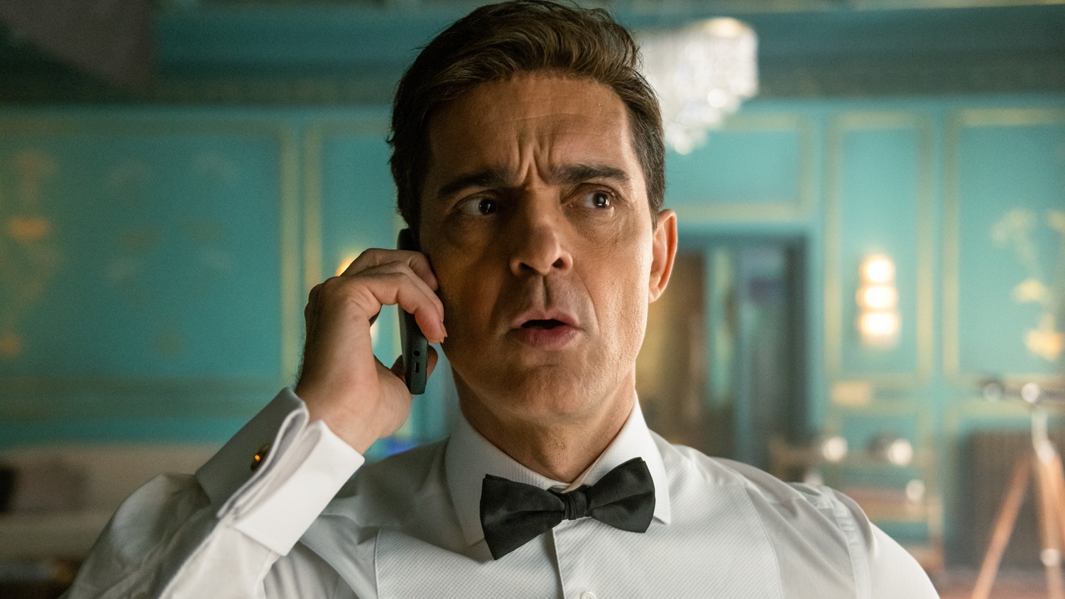 Quali sono le serie tv Netflix da non perdere a dicembre 2023: Odio il Natale, The Crown e Berlino