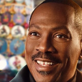 Buon Natale da Candy Cane Lane nuovi poster e canzoni del film con Eddie Murphy (su Prime Video dal 1° dicembre)
